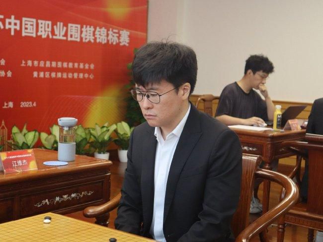 美丽的图书馆馆长